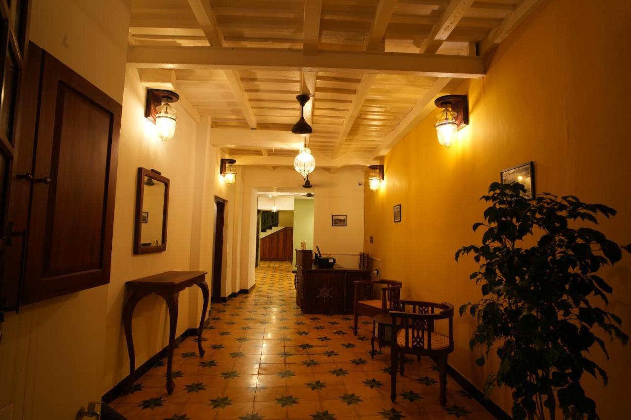 The Sunset Bay Hotel Fort Kochi Exterior photo