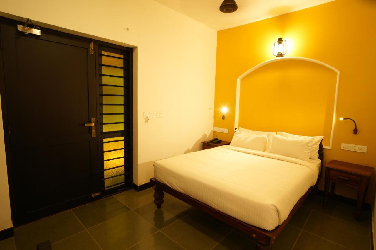 The Sunset Bay Hotel Fort Kochi Exterior photo