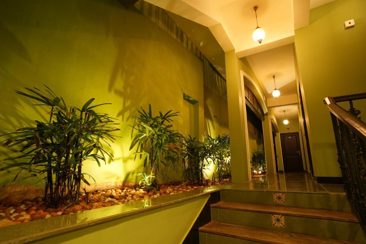 The Sunset Bay Hotel Fort Kochi Exterior photo